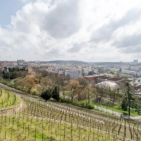 Appartement Blueground Vrsovice Furnished Equipped Prg-5 Praag